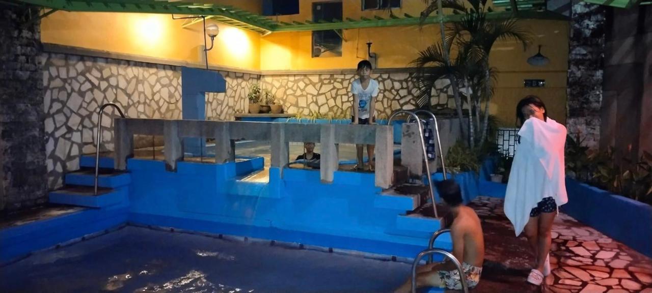 2 Hotel Saleh Angeles Dış mekan fotoğraf