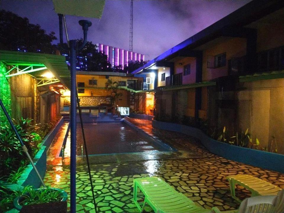 2 Hotel Saleh Angeles Dış mekan fotoğraf